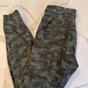 Lululemon joggers 4